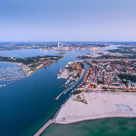 Claas, In Sichtweite Des Leuchtturms Rostock