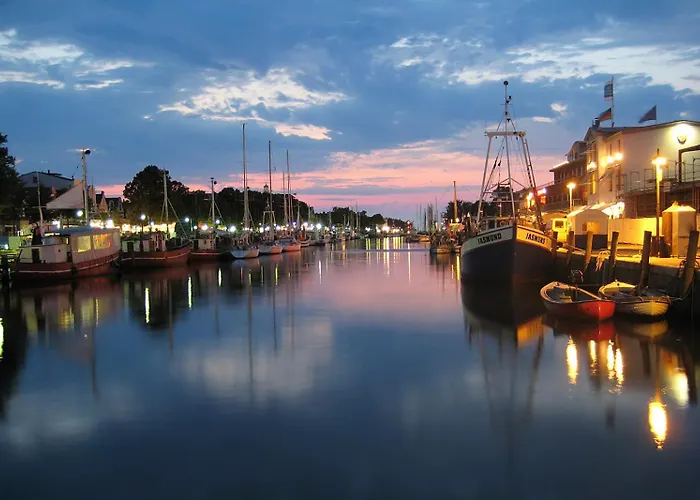 Claas, In Sichtweite Des Leuchtturms ロストック